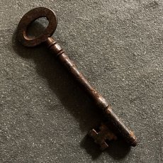 画像1: イギリス アンティークキー 鉄製古い鍵 英国インテリア雑貨(約10.0cm) EY7577 (1)