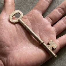 画像3: イギリス アンティークキー 2 シャビー感のある鉄製古い鍵 英国インテリア雑貨(約10.2cm) EY7583 (3)