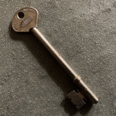 画像1: イギリス アンティークキー CENTURY H&J FOX WILLENHALL MADE IN ENGLAND 1R 2287 鉄製古い鍵 (約10.7cm)  (1)