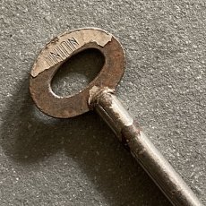画像2: イギリス アンティークキー UNION 23 鉄製古い鍵 英国インテリア雑貨(約10.3cm)  (2)