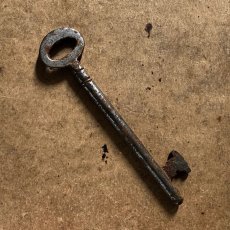 画像2: イギリス アンティークキー レトロ鍵 かぎ antique key アイアン雑貨 英国インテリア ヴィンテージ雑貨(約9.5cm) EY7600 (2)