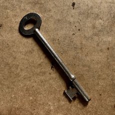 画像1: イギリス アンティークキー 7 レトロ鍵 かぎ antique key アイアン雑貨 英国インテリア ヴィンテージ雑貨(約9.6cm) EY7610 (1)