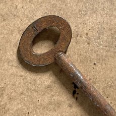 画像2: イギリス アンティークキー 1 レトロ鍵 かぎ antique key アイアン雑貨 英国インテリア ヴィンテージ雑貨(約9.8cm) EY7606 (2)