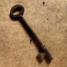 画像3: イギリス アンティークキー 1 レトロ鍵 かぎ antique key アイアン雑貨 英国インテリア ヴィンテージ雑貨(約9.3cm) EY7605 (3)