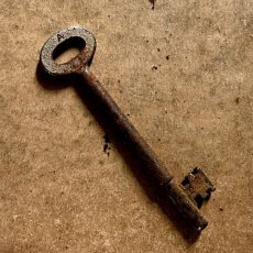 画像1: イギリス アンティークキー A レトロ鍵 かぎ antique key アイアン雑貨 英国インテリア ヴィンテージ雑貨(約9.3cm) EY7614 (1)