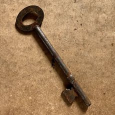 画像1: イギリス アンティークキー 1 レトロ鍵 かぎ antique key アイアン雑貨 英国インテリア ヴィンテージ雑貨(約9.8cm) EY7607 (1)