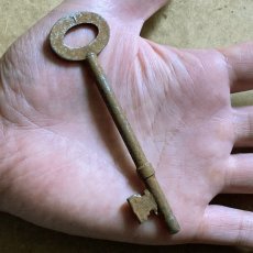 画像4: イギリス アンティークキー 1 レトロ鍵 かぎ antique key アイアン雑貨 英国インテリア ヴィンテージ雑貨(約9.8cm) EY7606 (4)
