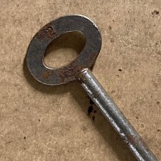 画像2: イギリス アンティークキー 2 レトロ鍵 かぎ antique key アイアン雑貨 英国インテリア ヴィンテージ雑貨(約9.8cm) EY7608 (2)