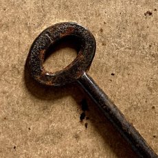画像2: イギリス アンティークキー 1 レトロ鍵 かぎ antique key アイアン雑貨 英国インテリア ヴィンテージ雑貨(約9.3cm) EY7605 (2)