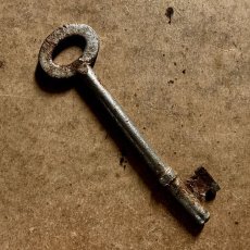 画像3: イギリス アンティークキー 6 レトロ鍵 かぎ antique key アイアン雑貨 英国インテリア ヴィンテージ雑貨(約9.3cm) EY7609 (3)