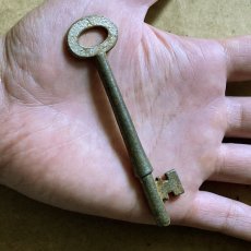 画像5: イギリス アンティークキー 4A レトロ鍵 かぎ antique key アイアン雑貨 英国インテリア ヴィンテージ雑貨(約9.4cm) EY7613 (5)
