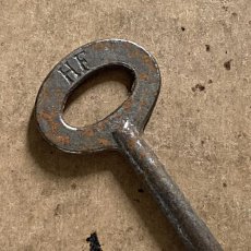画像3: イギリス アンティークキー 1HF レトロ鍵 かぎ antique key アイアン雑貨 英国インテリア ヴィンテージ雑貨(約9.2cm) EY7615 (3)