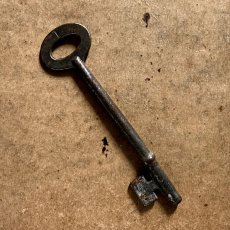 画像1: イギリス アンティークキー 1HF レトロ鍵 かぎ antique key アイアン雑貨 英国インテリア ヴィンテージ雑貨(約9.2cm) EY7615 (1)