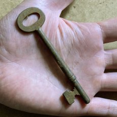 画像3: イギリス アンティークキー レトロ鍵 かぎ antique key アイアン雑貨 英国インテリア ヴィンテージ雑貨(約9.6cm) EY7603 (3)