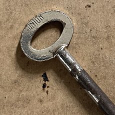 画像3: イギリス アンティークキー 12UNION レトロ鍵 かぎ antique key アイアン雑貨 英国インテリア ヴィンテージ雑貨(約9.3cm) EY7618 (3)