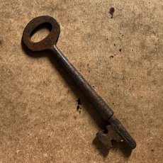 画像1: イギリス アンティークキー レトロ鍵 かぎ antique key アイアン雑貨 英国インテリア ヴィンテージ雑貨(約9.5cm) EY7601 (1)