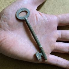 画像5: イギリス アンティークキー 1HF レトロ鍵 かぎ antique key アイアン雑貨 英国インテリア ヴィンテージ雑貨(約9.2cm) EY7615 (5)