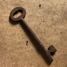 画像2: イギリス アンティークキー レトロ鍵 かぎ antique key アイアン雑貨 英国インテリア ヴィンテージ雑貨(約9.6cm) EY7603 (2)