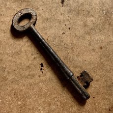 画像4: イギリス アンティークキー 4A レトロ鍵 かぎ antique key アイアン雑貨 英国インテリア ヴィンテージ雑貨(約9.4cm) EY7613 (4)