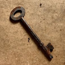 画像3: イギリス アンティークキー 1 レトロ鍵 かぎ antique key アイアン雑貨 英国インテリア ヴィンテージ雑貨(約9.8cm) EY7606 (3)