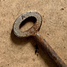 画像2: イギリス アンティークキー A レトロ鍵 かぎ antique key アイアン雑貨 英国インテリア ヴィンテージ雑貨(約9.3cm) EY7614 (2)