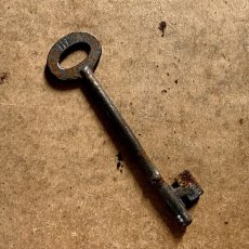 画像4: イギリス アンティークキー 1HF レトロ鍵 かぎ antique key アイアン雑貨 英国インテリア ヴィンテージ雑貨(約9.2cm) EY7615 (4)