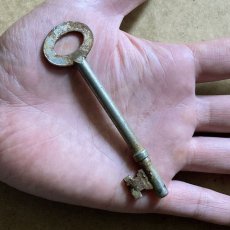 画像4: イギリス アンティークキー 6 レトロ鍵 かぎ antique key アイアン雑貨 英国インテリア ヴィンテージ雑貨(約9.3cm) EY7609 (4)