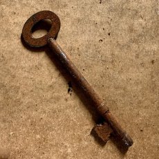 画像1: イギリス アンティークキー 1 レトロ鍵 かぎ antique key アイアン雑貨 英国インテリア ヴィンテージ雑貨(約9.8cm) EY7606 (1)