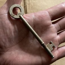 画像4: イギリス アンティークキー ナンバー11 サークルハンドル ヴィンテージ鍵 かぎ アイアン雑貨 英国インテリア (約9.6cm) EY7624 (4)