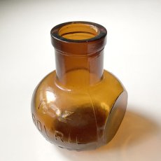 画像1: イギリス 大きなBOVRIL 人気のボブリル アンティークガラス ボトル 16oz   (1)