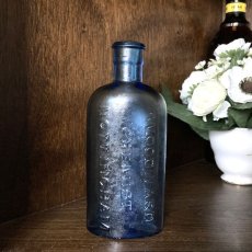 画像1: イギリス アンティーク ガラスボトル 古い瓶 WOODWARD CHEMIST NOTTINGHAM (高さ約15.3cm)  (1)