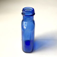 画像3: イギリス アンティークブルーガラスボトル MILK OF MAGNESIA インテリア雑貨(約高さ12.7cm) (3)