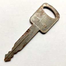 画像2: アメリカ ヴィンテージキー H75 USA 古い鍵 OLD Key ラッキーアイテム 雑貨通販 約7.3cm EY7925 (2)