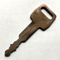 画像3: アメリカ ヴィンテージキー H54 古い鍵 USA OLD Key ラッキーアイテム 雑貨通販 約6.3cm EY7924 (3)
