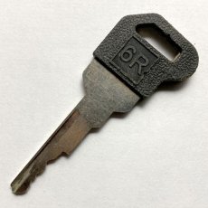 画像3: アメリカ Axxess+ 6R U.S.A. Plastic Head Key Automotive ヴィンテージ ドア鍵 雑貨通販 約6.6cm EY7930 (3)