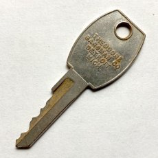画像2: アメリカ セオドア・バーグマン ヴィンテージキー VINTAGE THEODORE BARGMAN ドア鍵 雑貨通販 約5.6cm EY7926 (2)