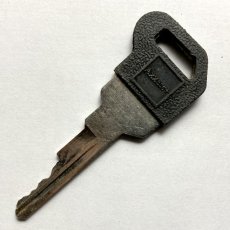 画像2: アメリカ Axxess+ 6R U.S.A. Plastic Head Key Automotive ヴィンテージ ドア鍵 雑貨通販 約6.6cm EY7930 (2)