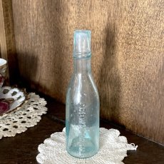 画像2: イギリス アンティークガラス瓶 CROWN BRAND 古いガラスビン インテリア雑貨 (約14.5cm) (2)