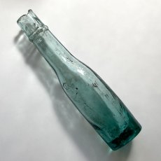 画像4: イギリス アンティークガラス瓶 気泡のある 古いガラスビン インテリア雑貨 (約12.9cm) (4)