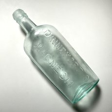 画像1: イギリス アンティークガラス瓶 DINNEFORD'S MAGNESIA おしゃれなインテリア雑貨 英字 英語ロゴ (約高さ18.0cm) (1)