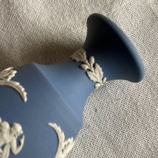 画像7: イギリス ウェッジウッド ジャスパーブルー 一輪挿し型 花瓶 WEDGWOOD BLUE VASE (7)