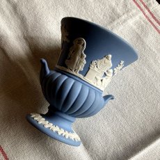 画像6: イギリス ウェッジウッド ジャスパーブルー URNスタイル 花瓶 WEDGWOOD BLUE VASE (6)