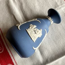 画像5: イギリス ウェッジウッド ジャスパーブルー 一輪挿し型 花瓶 WEDGWOOD BLUE VASE (5)