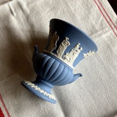 画像5: イギリス ウェッジウッド ジャスパーブルー URNスタイル 花瓶 WEDGWOOD BLUE VASE (5)