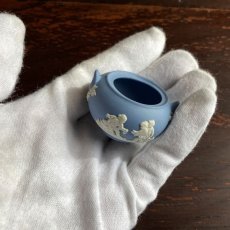 画像8: イギリス ウェッジウッド ジャスパーブルー 愛らしいミニチュア シュガーポット 蓋なし WEDGWOOD BLUE miniature (8)