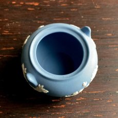 画像6: イギリス ウェッジウッド ジャスパーブルー 愛らしいミニチュア シュガーポット 蓋なし WEDGWOOD BLUE miniature (6)