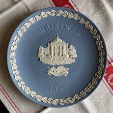 画像1: 1985年 イギリス ウェッジウッド ジャスパーブルー クリスマス イヤー プレート Wedgwood Plate 飾り皿 (1)