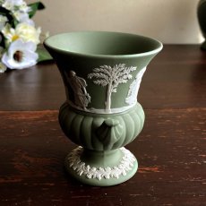 画像4: イギリス ウェッジウッド ジャスパーウェア セイジグリーン URN壷型 花瓶 WEDGWOOD GREEN VASE EY8538 (4)