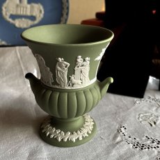 画像12: イギリス ウェッジウッド ジャスパーウェア セイジグリーン URN壷型 花瓶 WEDGWOOD GREEN VASE EY8538 (12)