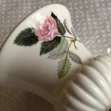 画像8: イギリス ウェッジウッド 1970年代 ハザウェイ・ローズ URN(壺)スタイルの花瓶 フラワーベース WEDGWOOD HATHAWAY ROSE (8)